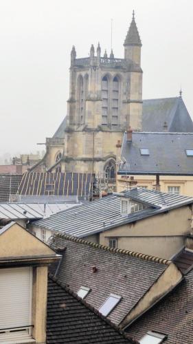 an old building with a tower on top of roofs at Double Apparts - Spacieux 140 m2 - 4 Ch - Entrée autonome- 2 Parkings Privé Gratuit in Melun