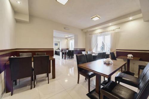a dining room with a table and chairs at Hotel Orlik in Krynica Zdrój