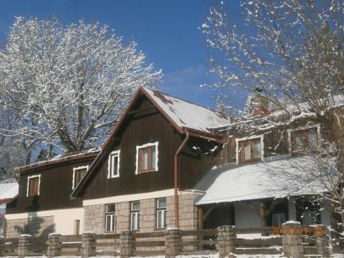 Kış mevsiminde Horská chata Roubenka