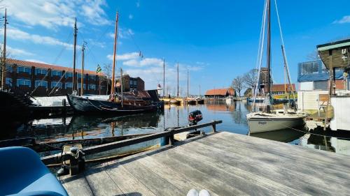 Fotografie z fotogalerie ubytování Woonboot 4 Harderwijk v destinaci Harderwijk