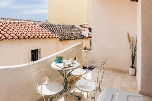 Balcone o terrazza di Domo Mea Terra e Domo Mea Chelu - Comfort nel centro storico di Orosei