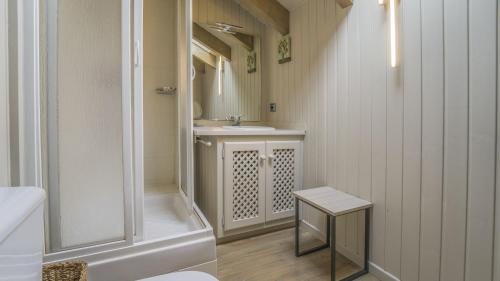 Kúpeľňa v ubytovaní TPA Apartamento en Bolvir para 5 personas Zona Com. y piscina