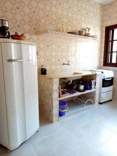 Dapur atau dapur kecil di Chalé da Ju