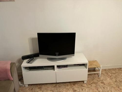 Μια τηλεόραση ή/και κέντρο ψυχαγωγίας στο Gîte des Roses