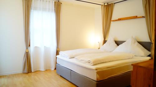 Giường trong phòng chung tại Ferienwohnung Schwarzalb