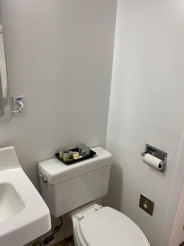 Ένα μπάνιο στο Adorable Studio Apartment in Gadsden, AL