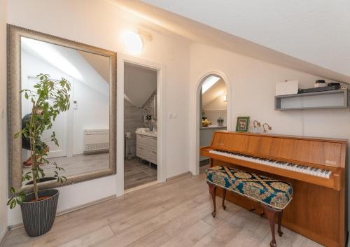 Billede fra billedgalleriet på "Villa Kostela"-Villa in nature with 4 bedrooms, 2 bathrooms and 2 kitchens i Ložišće