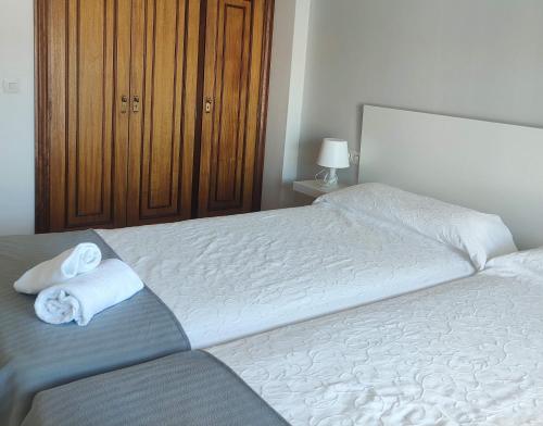 Ένα ή περισσότερα κρεβάτια σε δωμάτιο στο Apartamentos Sanxenxo Progreso 140