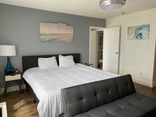 Katil atau katil-katil dalam bilik di Upscale 1 Bedroom in Gadsden, AL