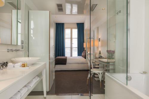 Koupelna v ubytování Hotel Le Placide Saint-Germain Des Prés