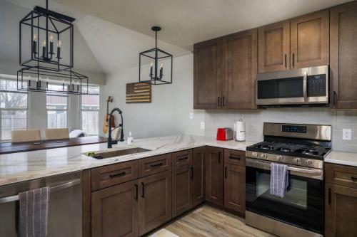 Η κουζίνα ή μικρή κουζίνα στο Palagi Place