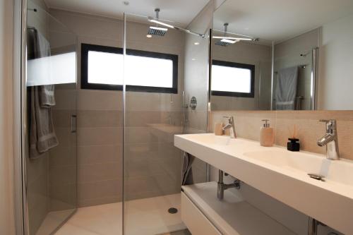 A bathroom at Mara's Apartments Higueron West - Like A House - 246 Square Meters of Private Terrace & Garden - Morning and Evening Sun