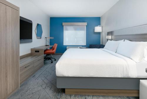 Postel nebo postele na pokoji v ubytování Holiday Inn Express & Suites DALLAS PARK CENTRAL NORTHEAST by IHG