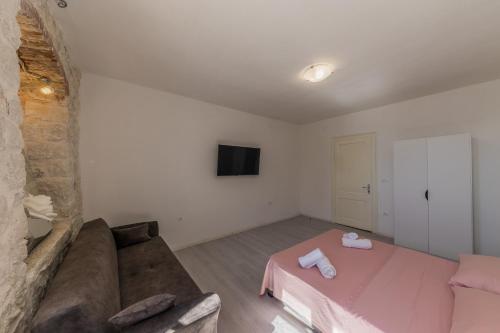 A 1 - spacious apt on the seafront with terrace