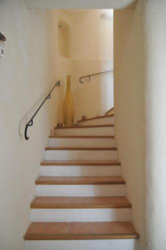 a stair case with a vase sitting on top of it at Le Mas des Perrines Maison d’Hôtes in Pernes-les-Fontaines