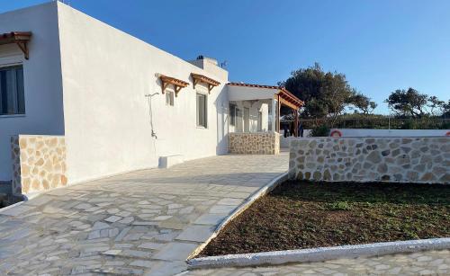 Το κτήριο όπου στεγάζεται  η παραθεριστική κατοικία