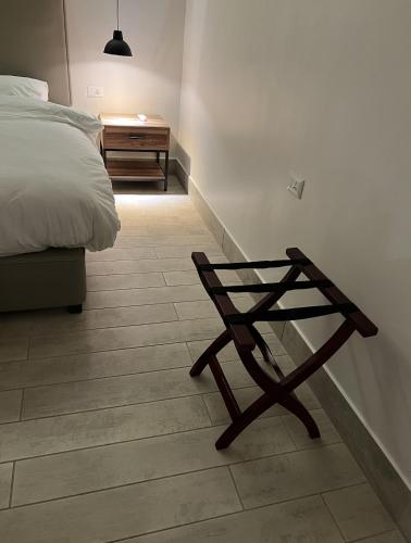 a bedroom with a bed and a wooden table at Zerø Føur DeadSea in Sowayma