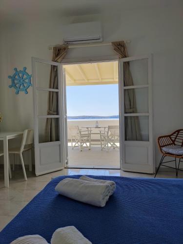 a room with an open door with a view of the ocean at Kleanthi Apartments in Drios