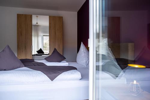 a bedroom with two beds and a mirror at Mike‘s Mosel Lodge in Treis-Karden