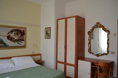 Postel nebo postele na pokoji v ubytování Hotel Parco Fellini