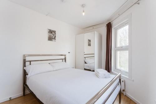 Ένα ή περισσότερα κρεβάτια σε δωμάτιο στο Mile End Double Rooms 27 Guest house