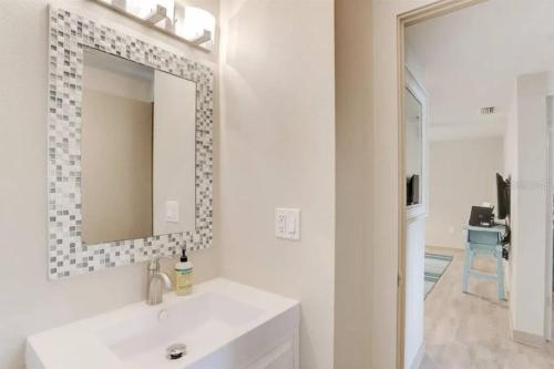 Phòng tắm tại Lulu's Crescent Cottage #2