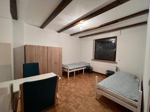 Katil atau katil-katil dalam bilik di Duisburg FeelHome, Flughafen nah,3-Schlafzimmer, Dusche ebenerdig, Zentral, WiFi, Ground Floor