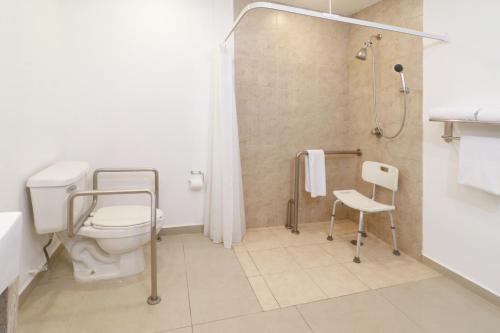 a bathroom with a toilet and a shower at Wyndham Garden Guadalajara Acueducto in Guadalajara