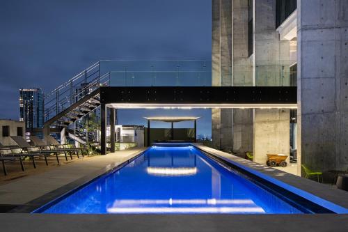 a swimming pool on the roof of a building at Galeria Plaza Monterrey in Monterrey