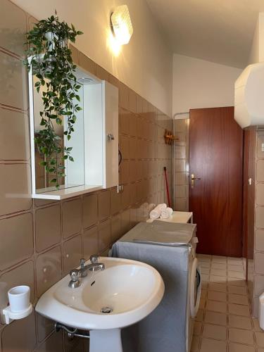 a bathroom with a sink and a mirror at Una mansarda al mare in Pineto