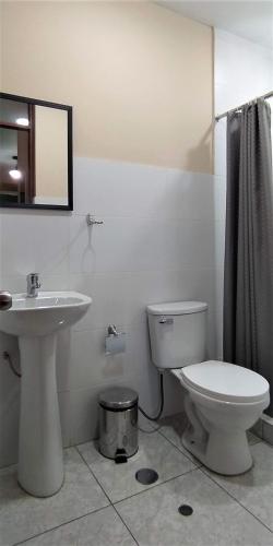 Bilik mandi di Casa Moya Vallecito