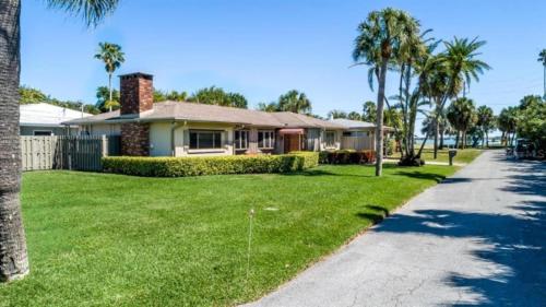 Casa Carlouel on North Clearwater Beach.