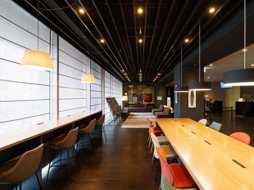Ruang duduk di Hiroshima Washington Hotel