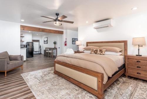 Couples FarmHouse Boutique Suite