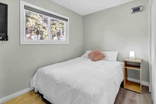Stylish 3 Bedroom - Close to Downtown & Airport!, Calgary – ceny  aktualizovány 2023