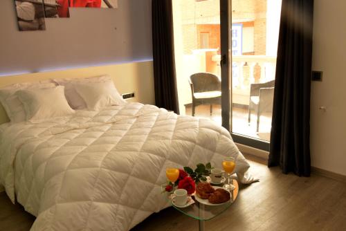 Postel nebo postele na pokoji v ubytování Alcalá del Jucar Hotel Pelayo