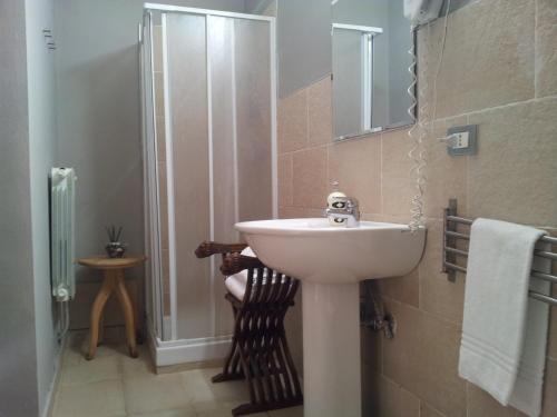 Kylpyhuone majoituspaikassa Massalargia