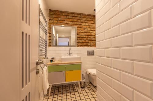 a bathroom with a sink and a mirror at Calanthe Residence in Istanbul