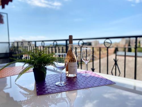 Stylish Modern Beach Studio