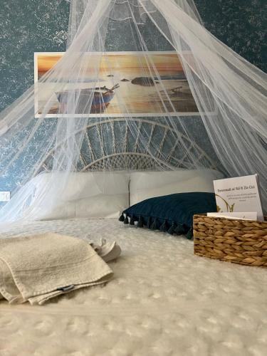 a bedroom with a bed with a mosquito net at B&B Zio Cici in Minervino di Lecce