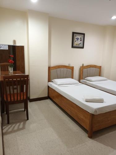 Postel nebo postele na pokoji v ubytování Mactan Pension House
