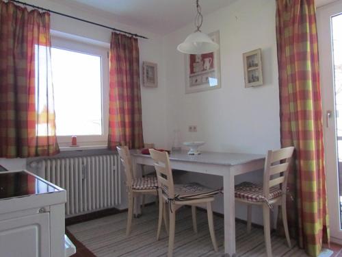 a kitchen with a table and chairs and a window at Ferienwohnung Annalena in Seebruck