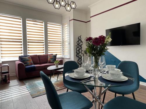 a living room with a table and chairs and a couch at Modern accomodation in Westcliff-On-Sea in Westcliff On Sea
