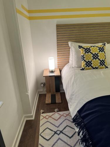 Ένα ή περισσότερα κρεβάτια σε δωμάτιο στο Modern accomodation in Westcliff-On-Sea