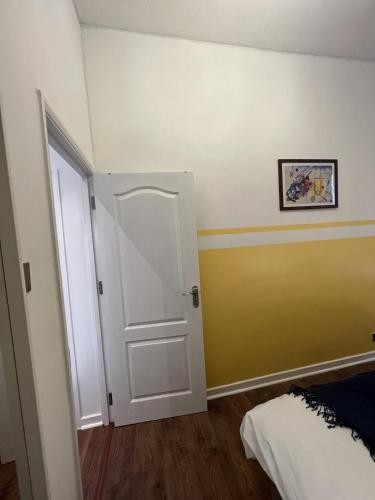 Ένα ή περισσότερα κρεβάτια σε δωμάτιο στο Modern accomodation in Westcliff-On-Sea