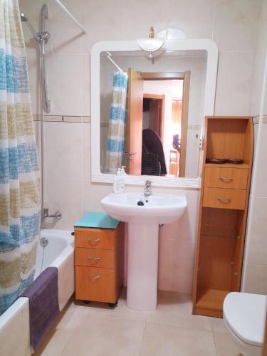 a bathroom with a sink and a mirror at EDIFICIO ALGAIDA - NEW VISTA MONTAÑA - PLAYA DE LA CONCHA in Oropesa del Mar