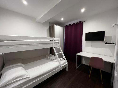 Lili Mar, 2-bedroom apartment with private parking