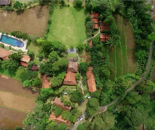 Uma vista aérea de Katumbiri Resort