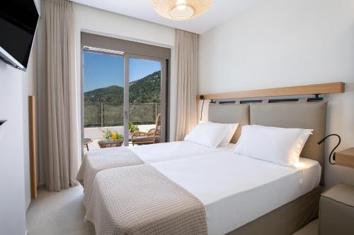 מיטה או מיטות בחדר ב-Inorato - Luxury Villas with Private Swimming Pool