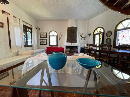 Χώρος καθιστικού στο Spacious Maisonette on the eu Blue Beach of Kalogria in Sithonia, Greece num1